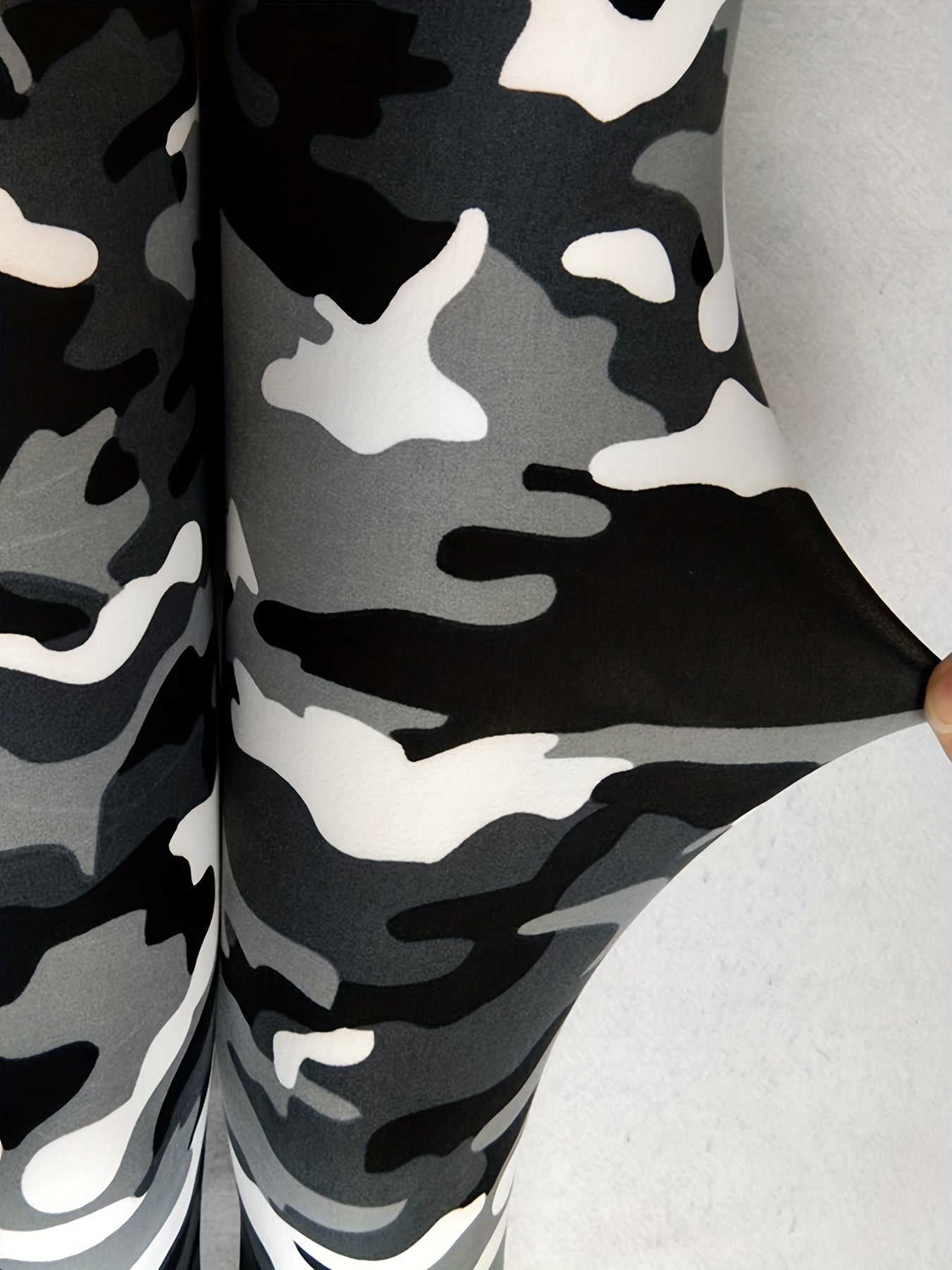 Camouflage Gray-Green Women's Casual Leggings, Cropped Length