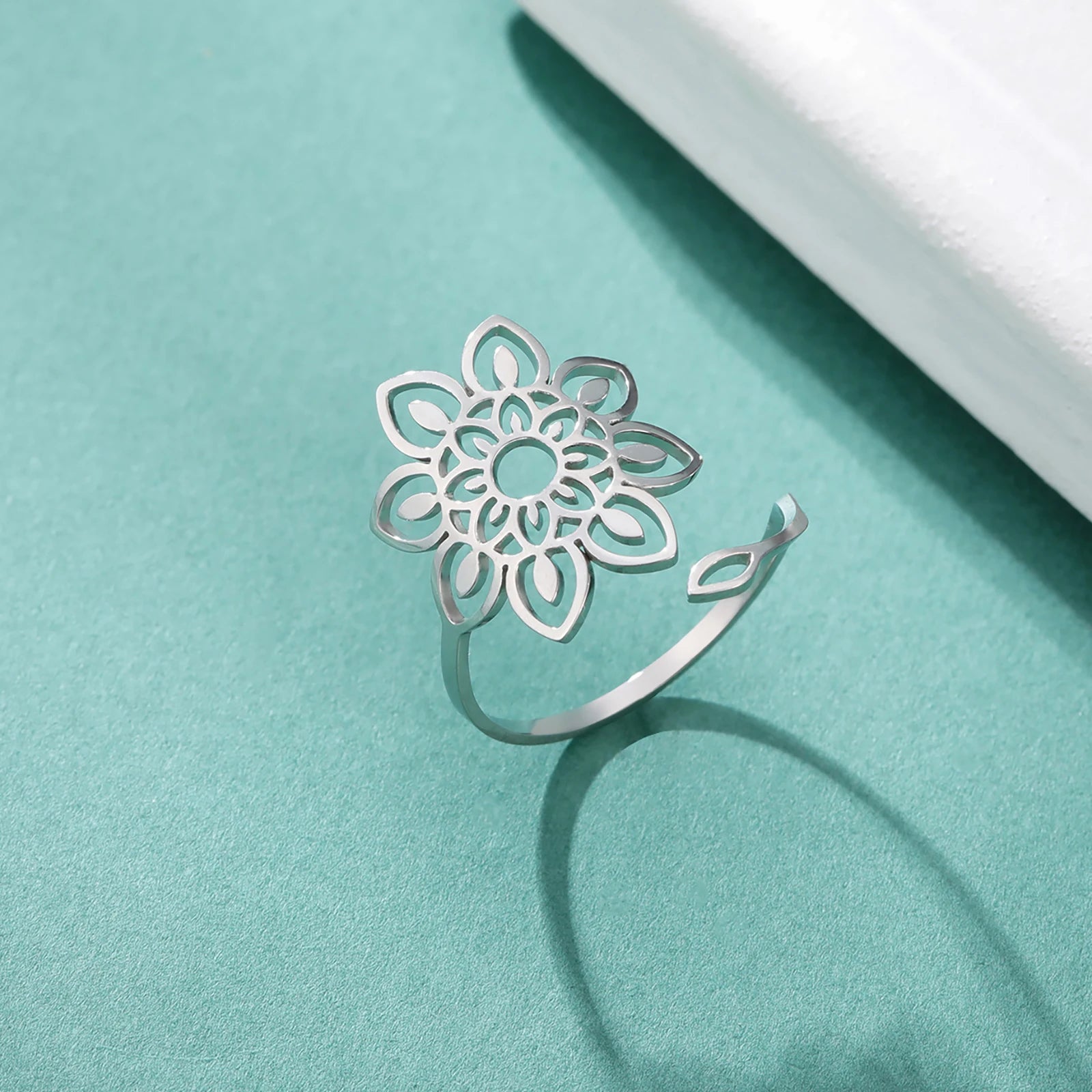 New In Filigree Lotus Flower Women Rings Stainless Steel Gold Color Adjustable Finger Ring Vintage Bohemian Jewelry Wedding Gift