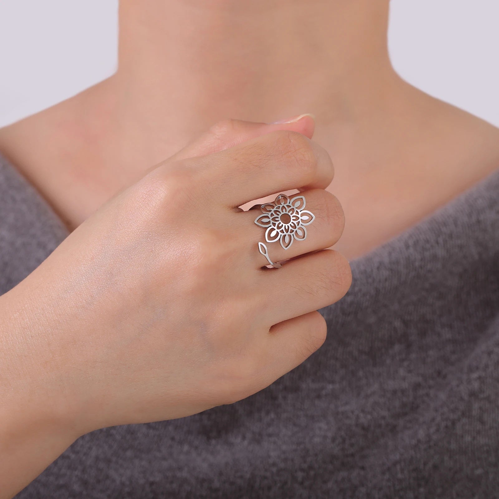 New In Filigree Lotus Flower Women Rings Stainless Steel Gold Color Adjustable Finger Ring Vintage Bohemian Jewelry Wedding Gift