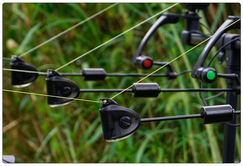 Hirisi B2005 Carp Fishing Swinger Set with Storage Case Multi-Color LED Light Adjustable Sensitivity Fishing Alarms Indicators