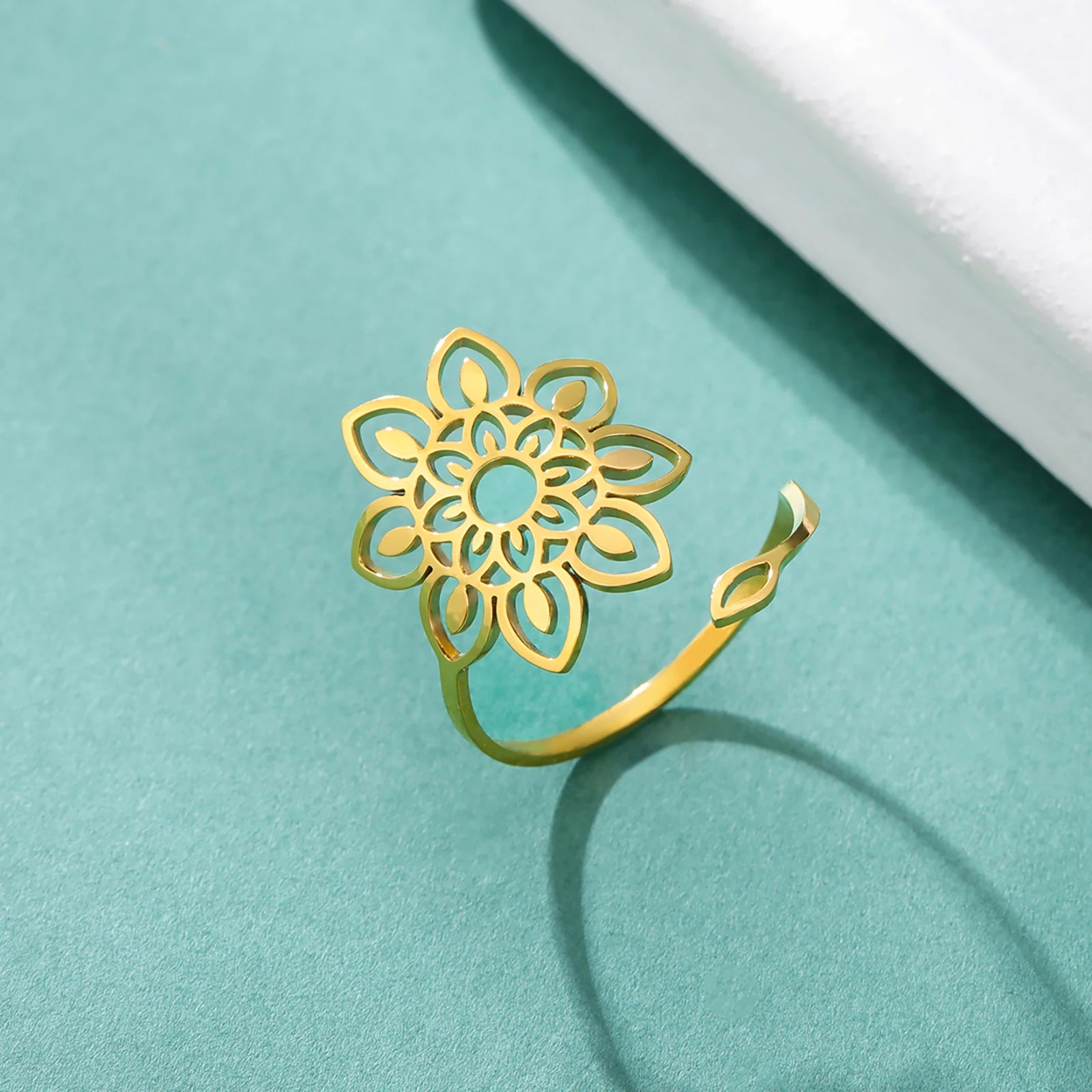 New In Filigree Lotus Flower Women Rings Stainless Steel Gold Color Adjustable Finger Ring Vintage Bohemian Jewelry Wedding Gift