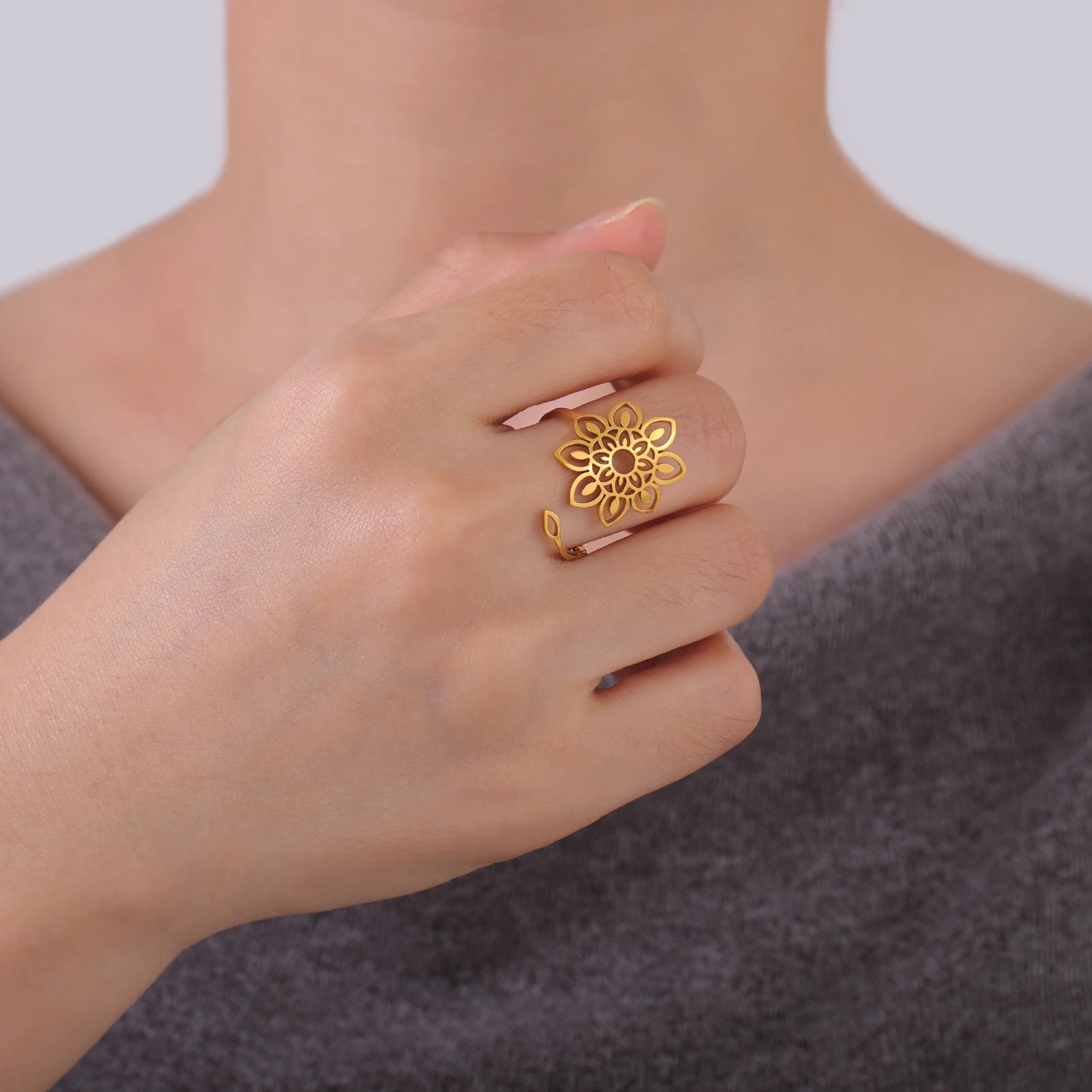 New In Filigree Lotus Flower Women Rings Stainless Steel Gold Color Adjustable Finger Ring Vintage Bohemian Jewelry Wedding Gift
